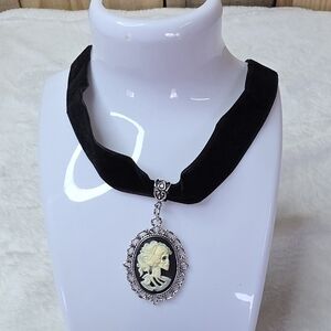 Vintage-Inspired Black Velvet Cameo Necklace